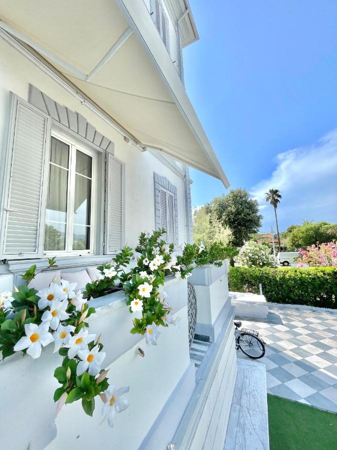 Hotel Tirreno Marina di Massa Bagian luar foto