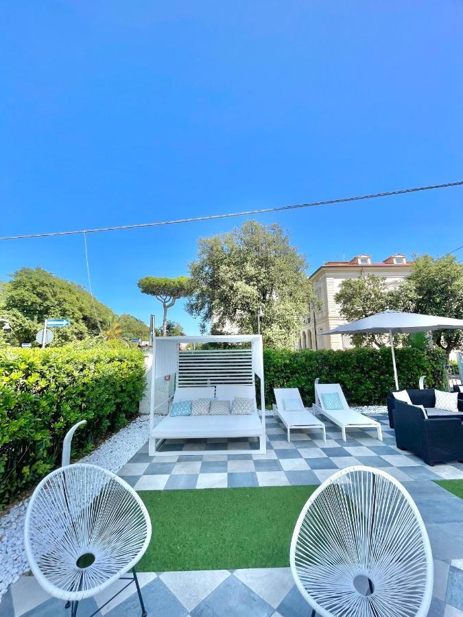 Hotel Tirreno Marina di Massa Bagian luar foto