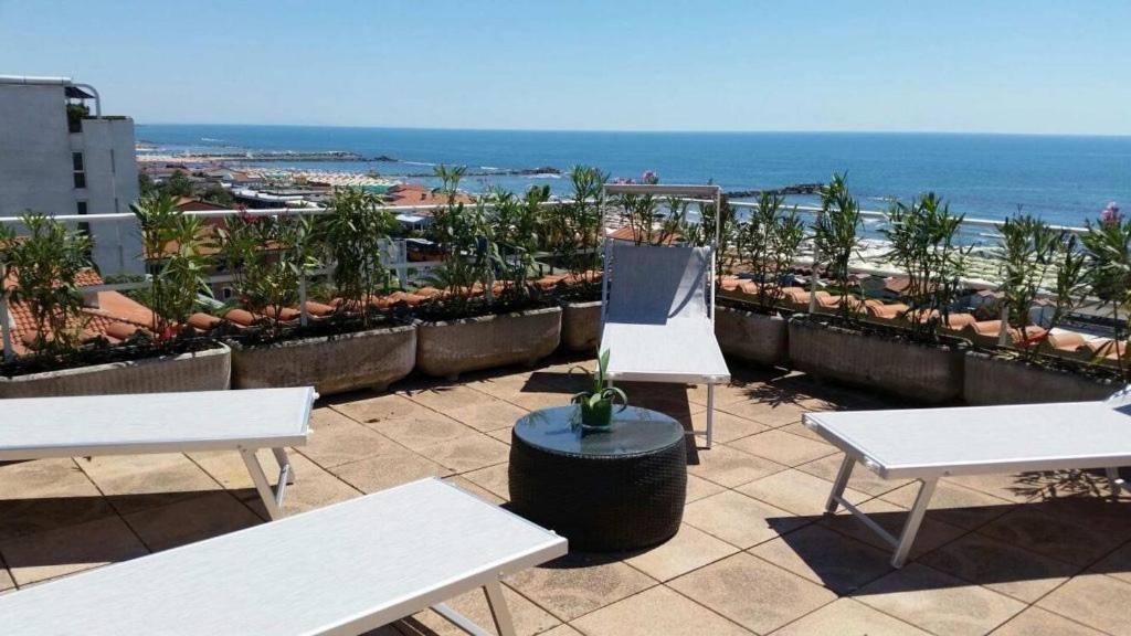 Hotel Tirreno Marina di Massa Bagian luar foto