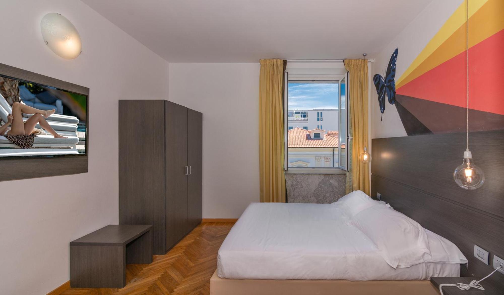 Hotel Tirreno Marina di Massa Bagian luar foto