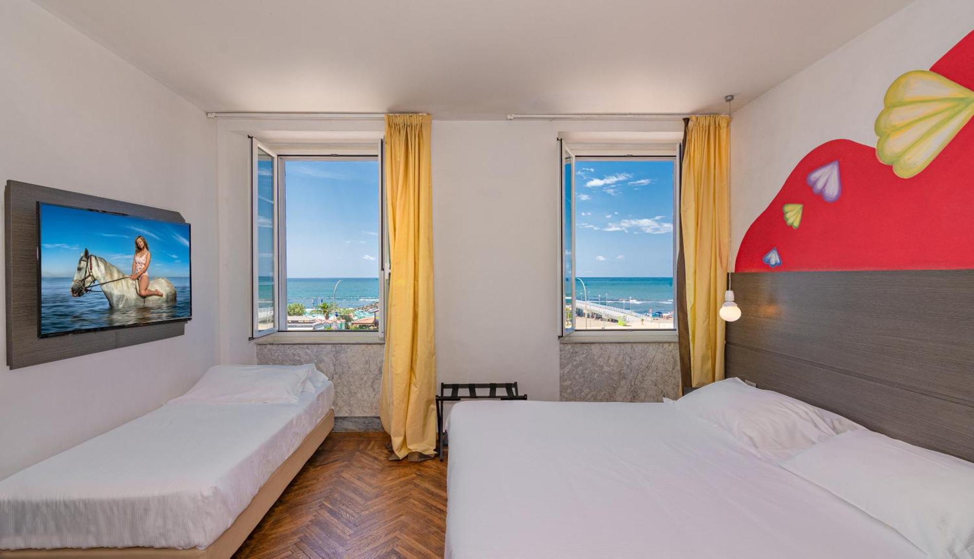 Hotel Tirreno Marina di Massa Bagian luar foto