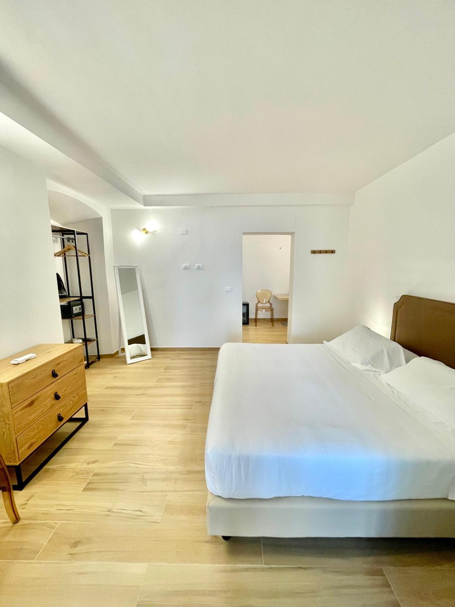 Hotel Tirreno Marina di Massa Bagian luar foto